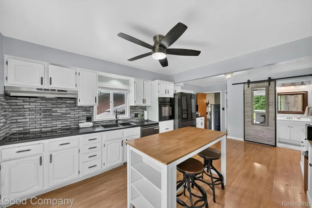 1609 W 12 Mile Road Royal Oak City MI 48073
