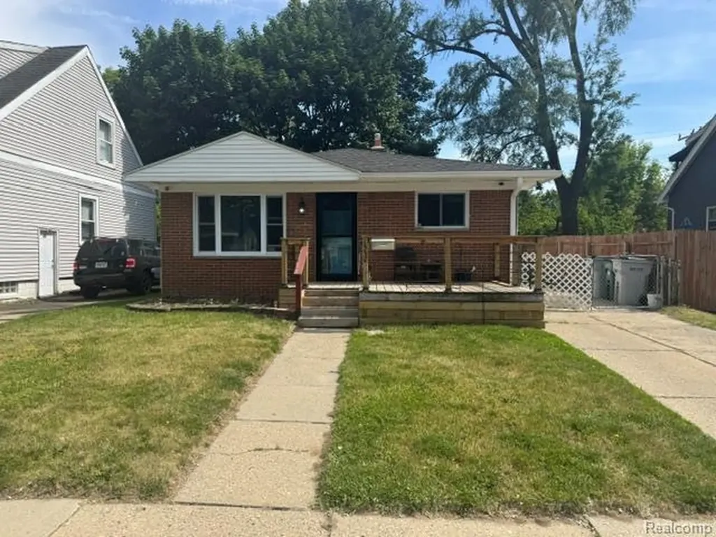 1530 E Evelyn Avenue Hazel Park City MI 48030
