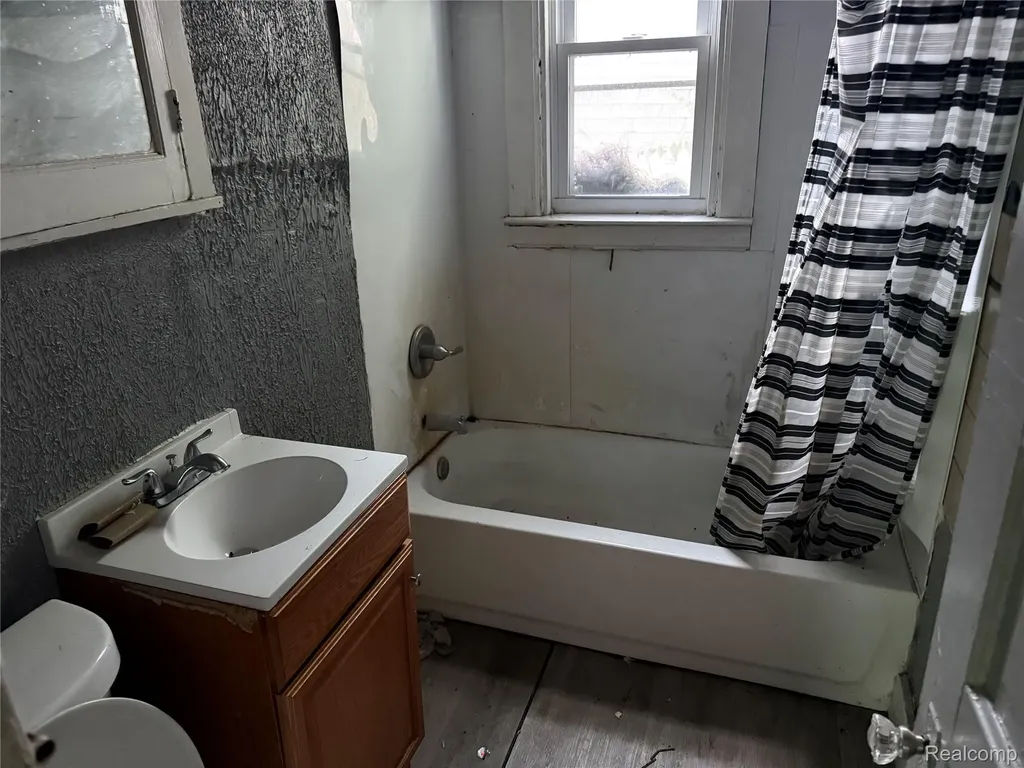 5945 Lucky Place Detroit City MI 48211