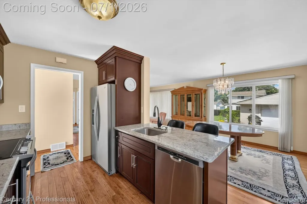 15124 Hix Street Livonia City MI 48154