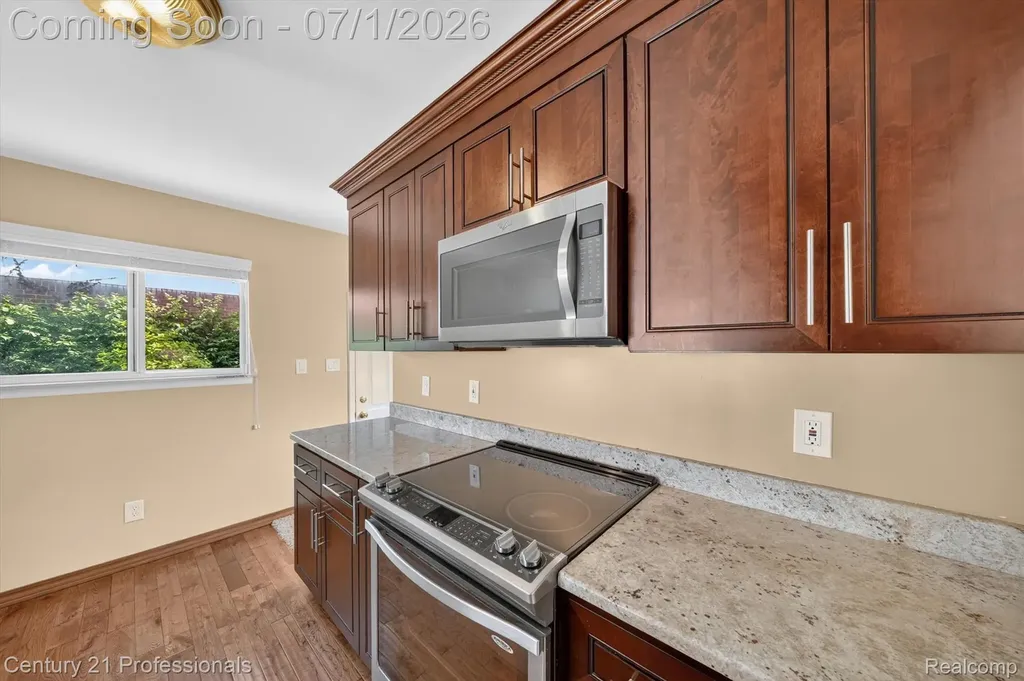 15124 Hix Street Livonia City MI 48154