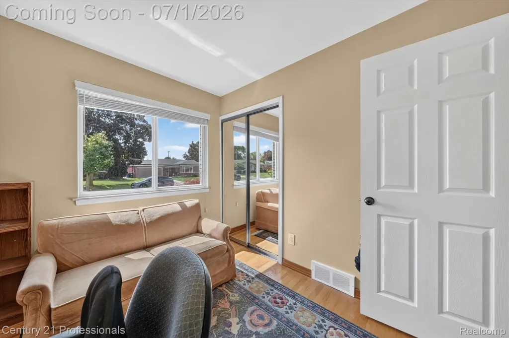 15124 Hix Street Livonia City MI 48154