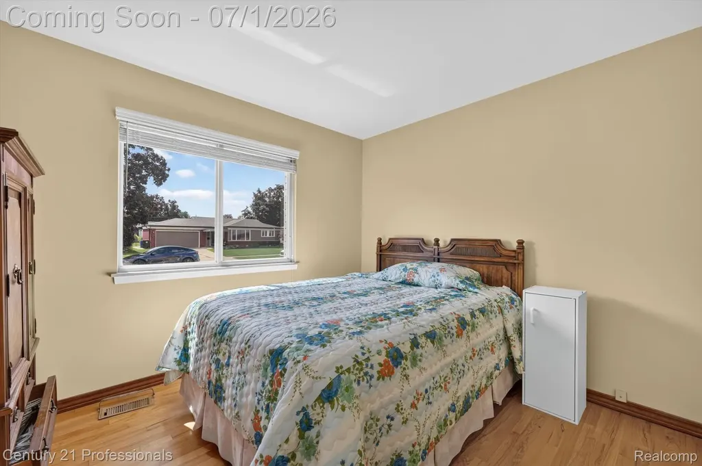 15124 Hix Street Livonia City MI 48154