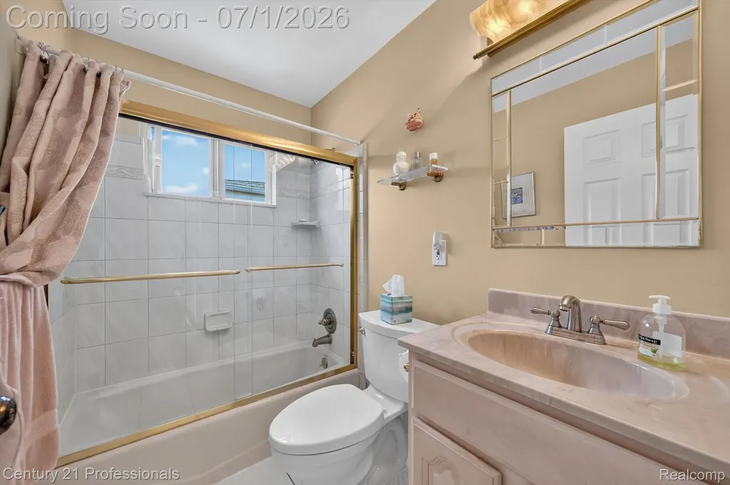 15124 Hix Street Livonia City MI 48154