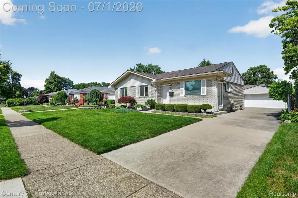 15124 Hix Street Livonia City MI 48154