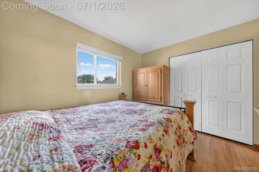 15124 Hix Street Livonia City MI 48154