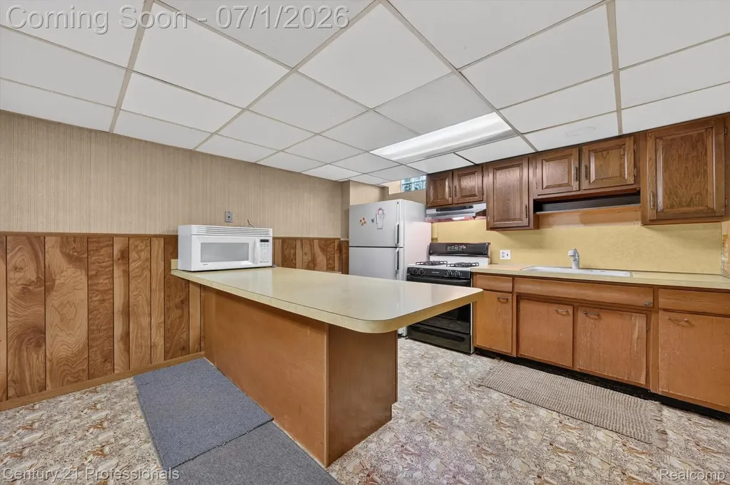 15124 Hix Street Livonia City MI 48154
