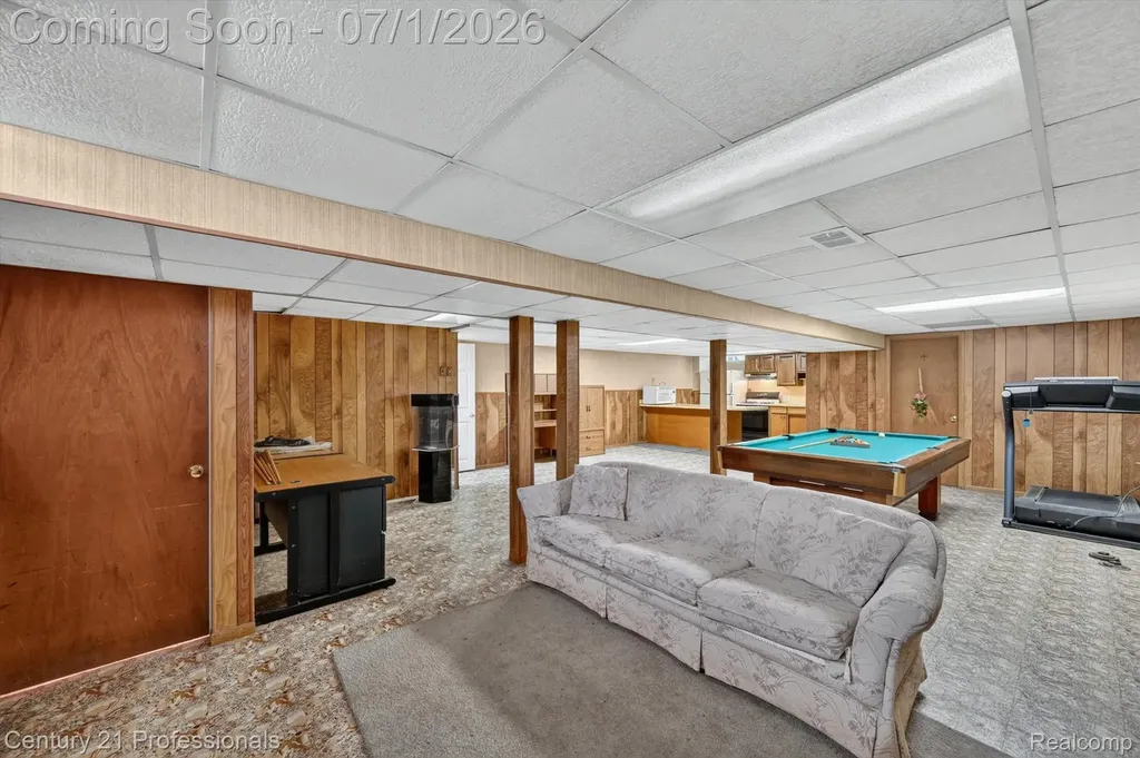 15124 Hix Street Livonia City MI 48154