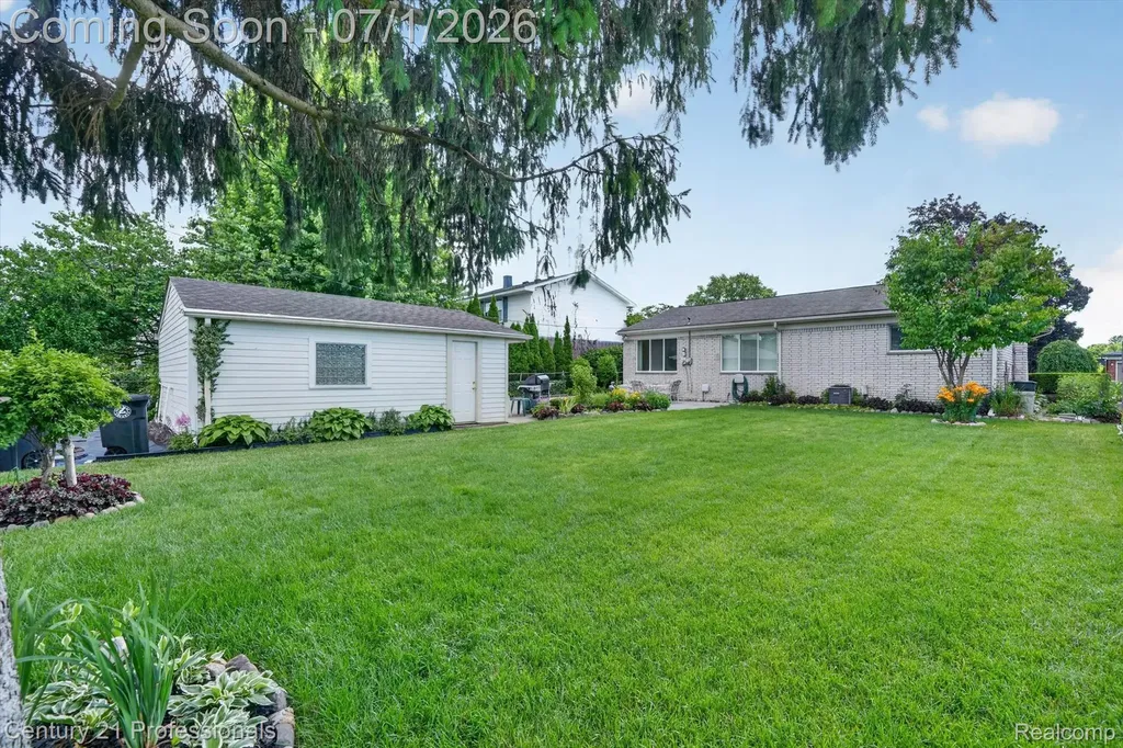 15124 Hix Street Livonia City MI 48154