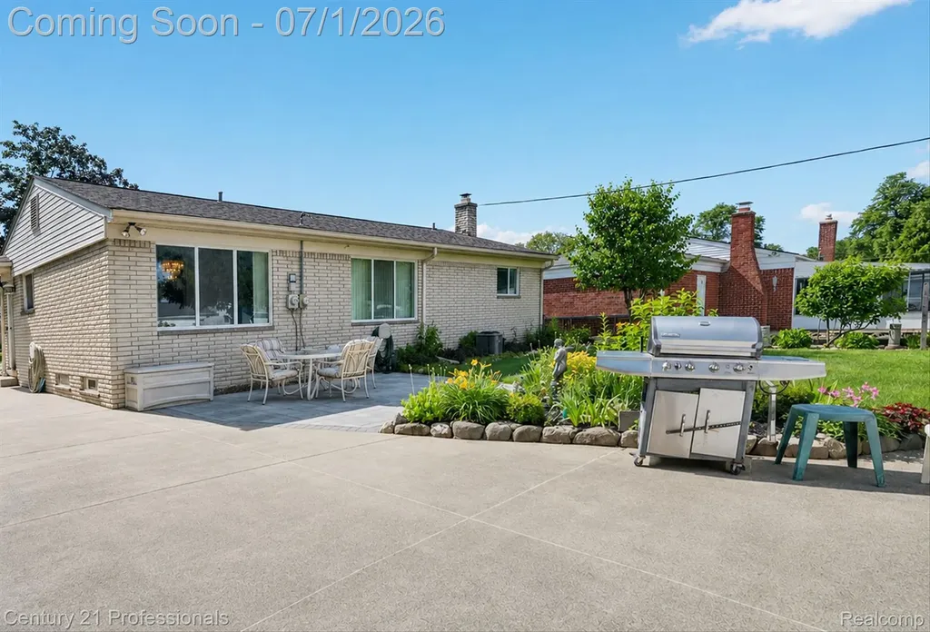 15124 Hix Street Livonia City MI 48154