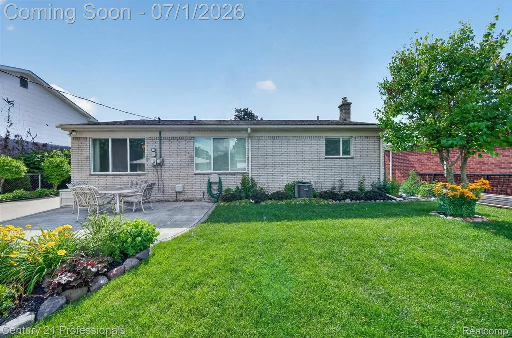 15124 Hix Street Livonia City MI 48154