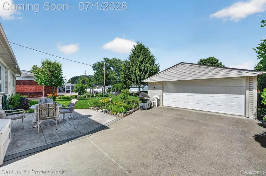 15124 Hix Street Livonia City MI 48154