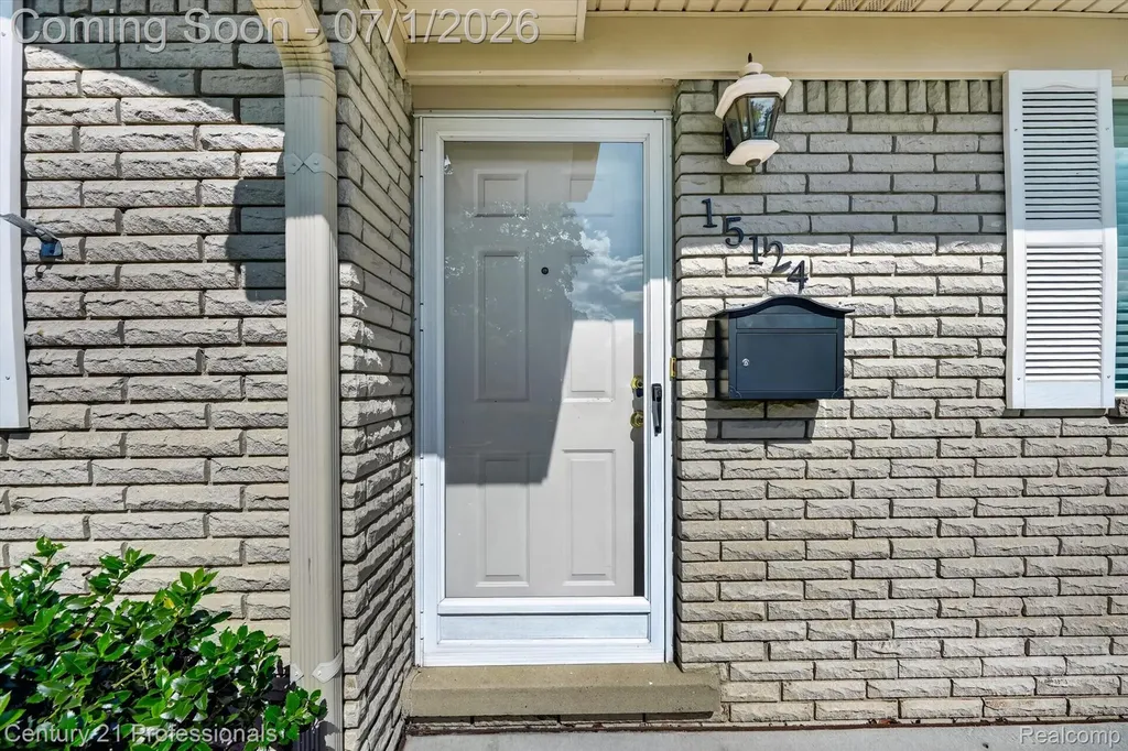 15124 Hix Street Livonia City MI 48154