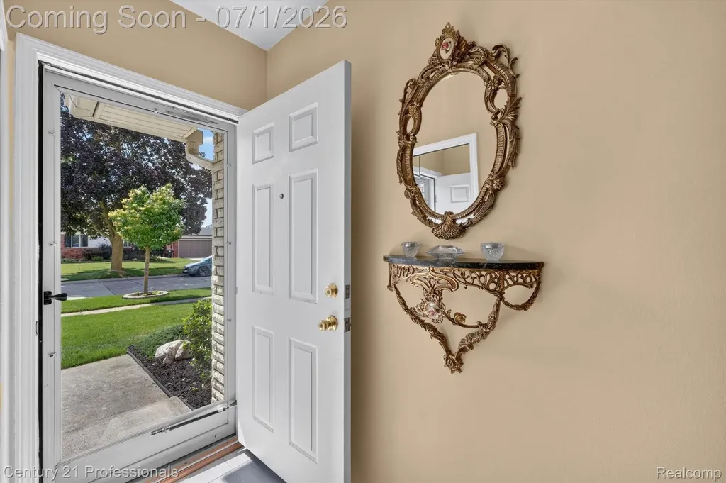 15124 Hix Street Livonia City MI 48154