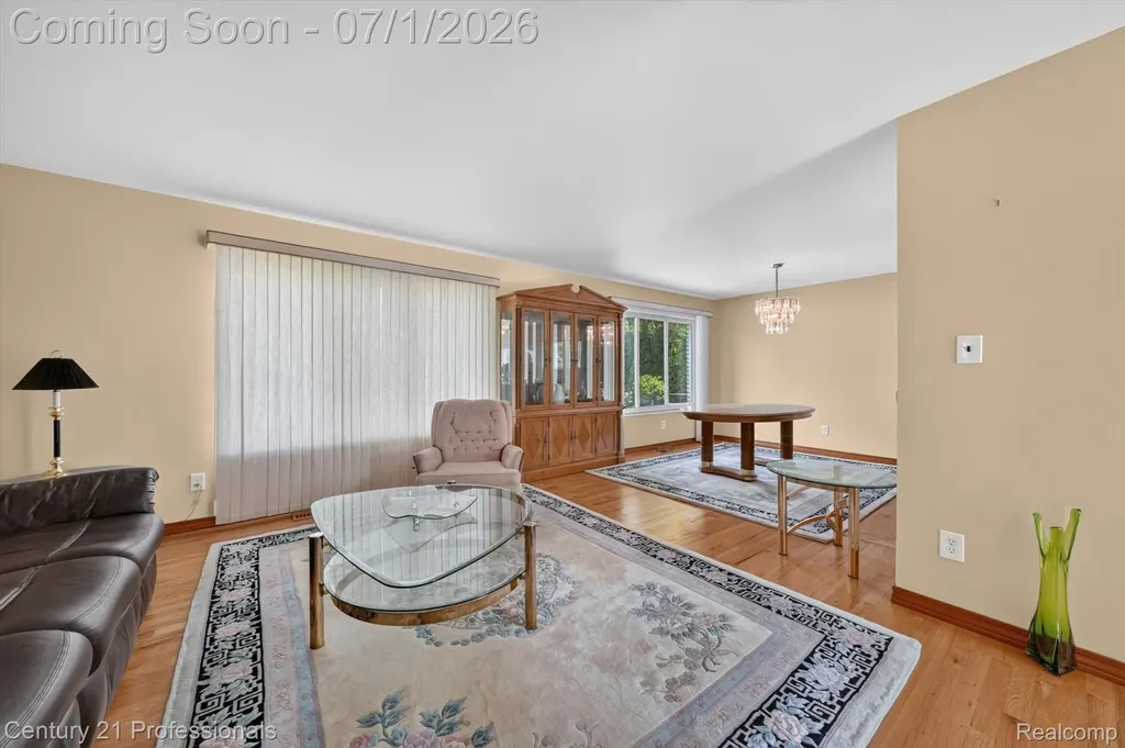 15124 Hix Street Livonia City MI 48154