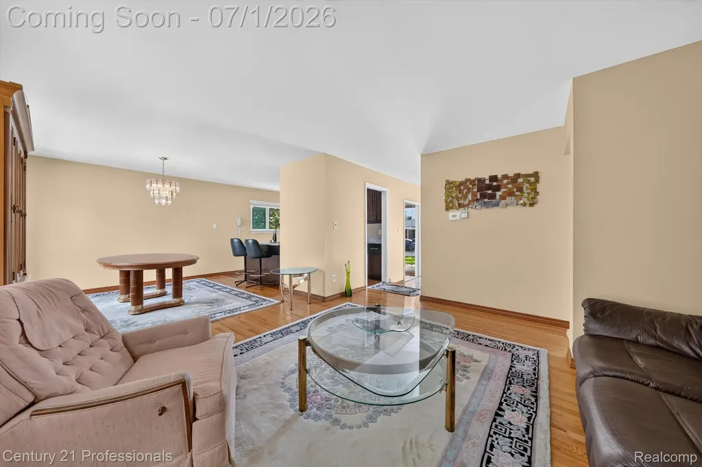15124 Hix Street Livonia City MI 48154