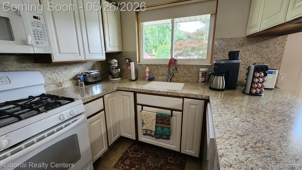 14585 Park Street Livonia City MI 48154
