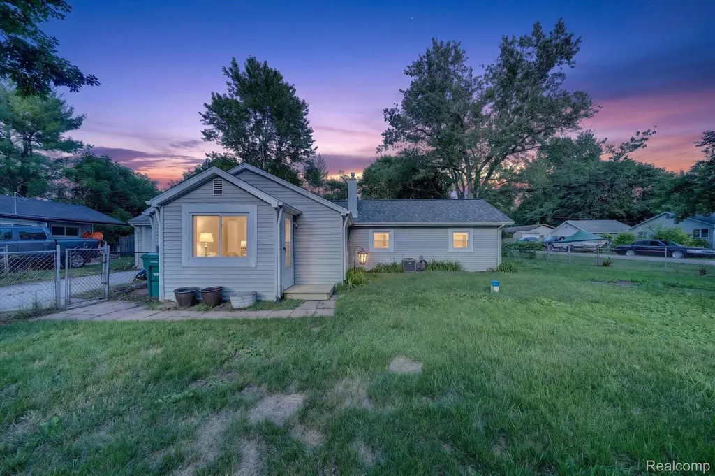 9110 Grove Drive Northfield Township MI 48189