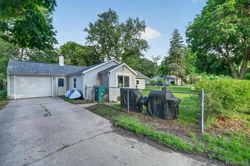 9110 Grove Drive Northfield Township MI 48189