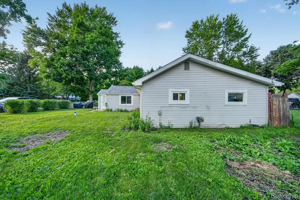9110 Grove Drive Northfield Township MI 48189