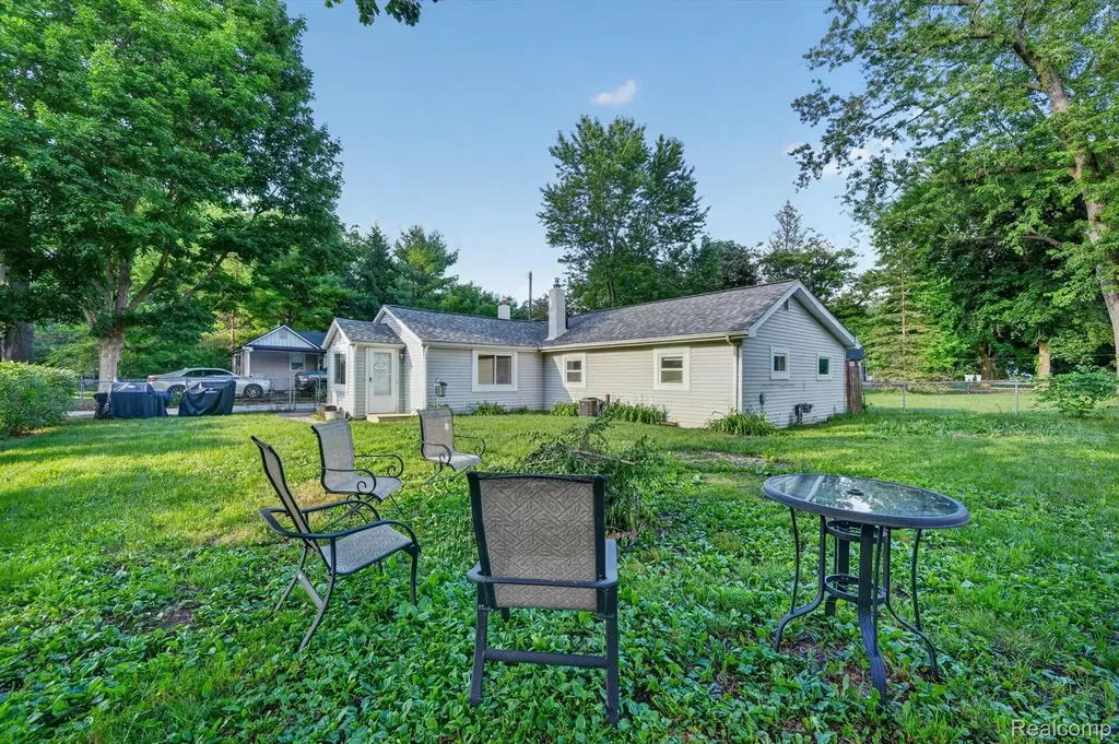 9110 Grove Drive Northfield Township MI 48189
