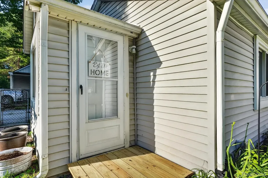 9110 Grove Drive Northfield Township MI 48189
