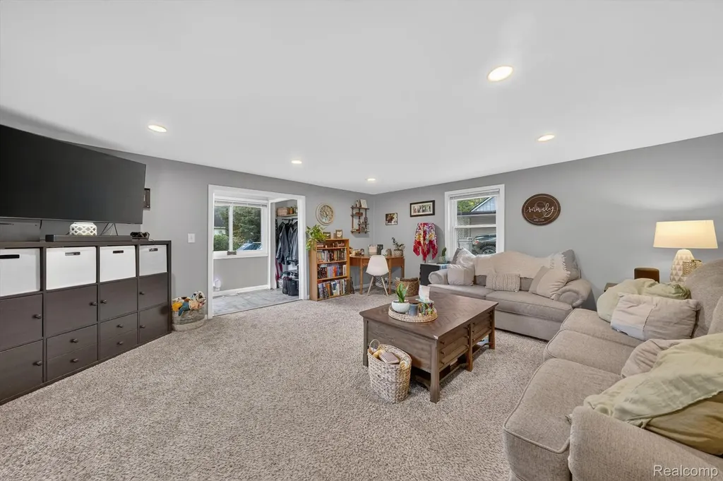 9110 Grove Drive Northfield Township MI 48189