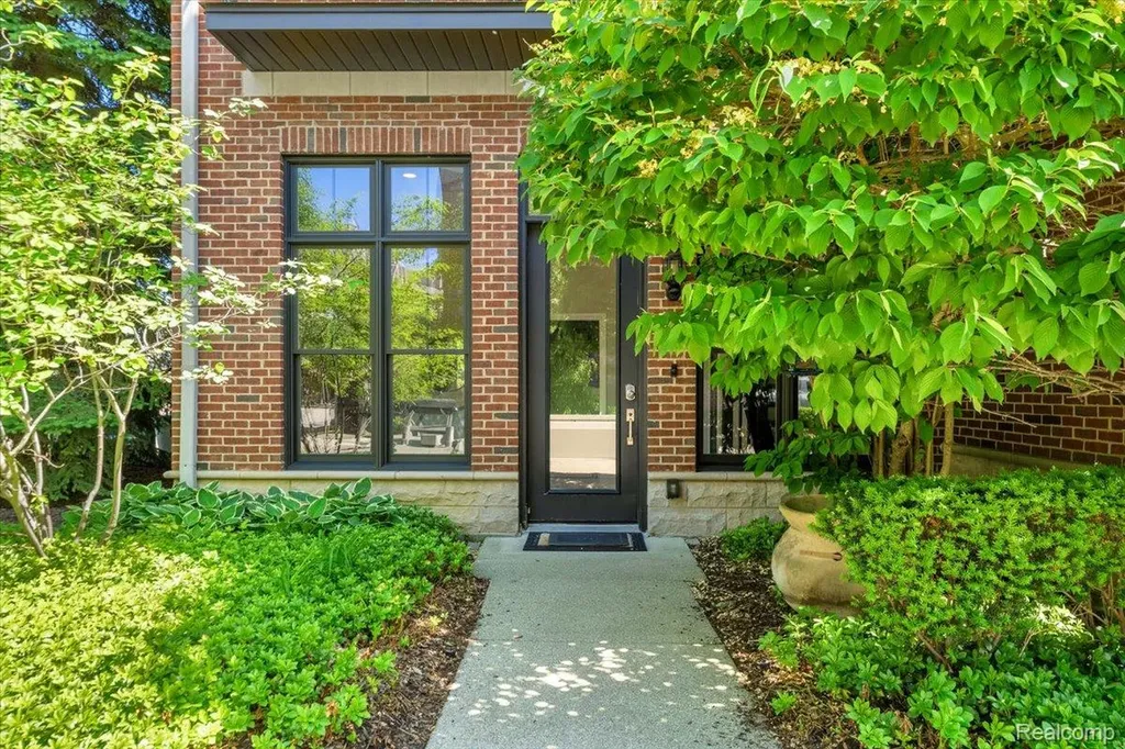 2280 Attard Birmingham City MI 48009