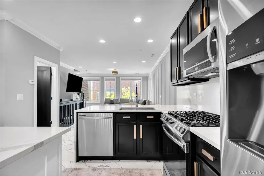 2280 Attard Birmingham City MI 48009