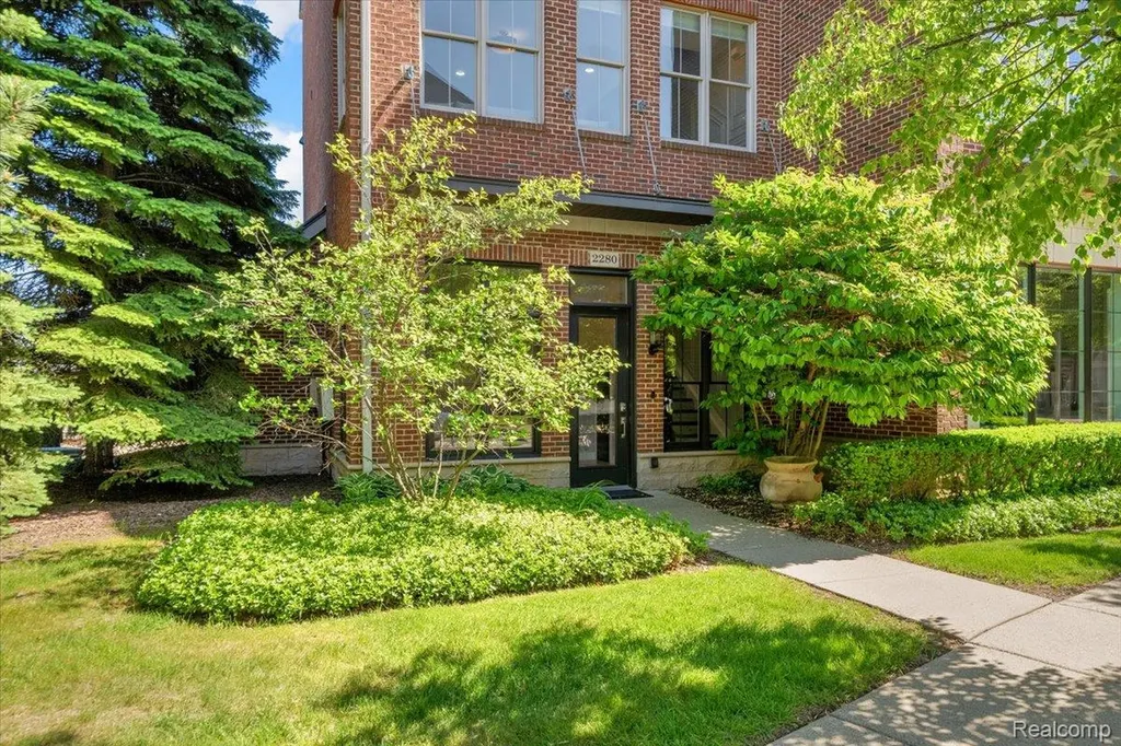 2280 Attard Birmingham City MI 48009