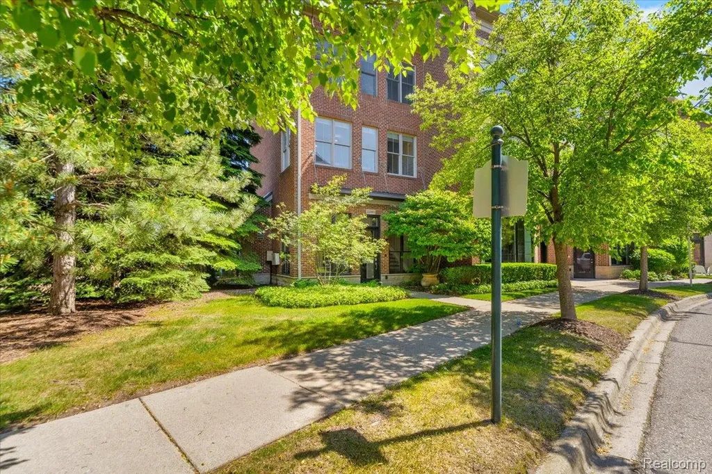 2280 Attard Birmingham City MI 48009