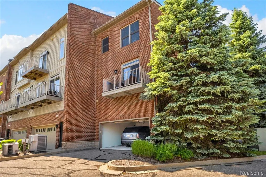 2280 Attard Birmingham City MI 48009