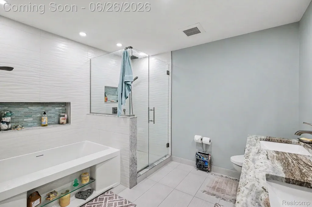 2202 Elm Circle Shelby Charter Township MI 48316