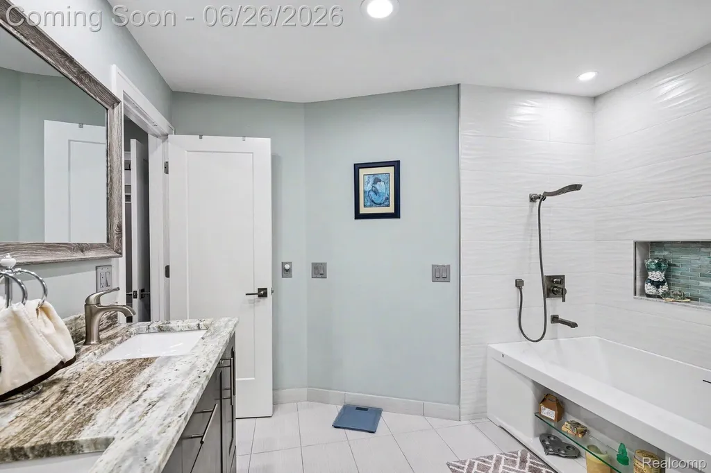 2202 Elm Circle Shelby Charter Township MI 48316