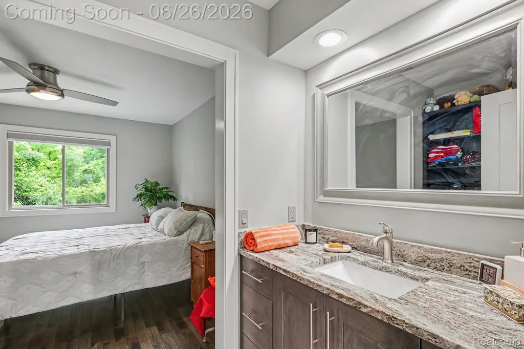 2202 Elm Circle Shelby Charter Township MI 48316
