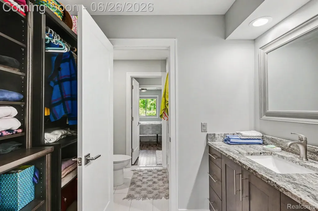 2202 Elm Circle Shelby Charter Township MI 48316