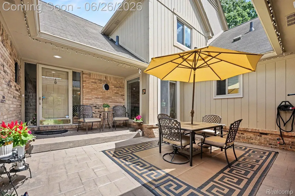 2202 Elm Circle Shelby Charter Township MI 48316