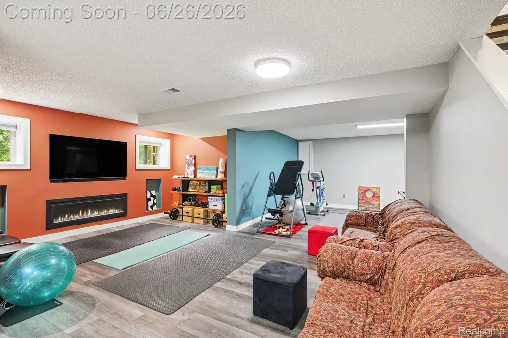 2202 Elm Circle Shelby Charter Township MI 48316