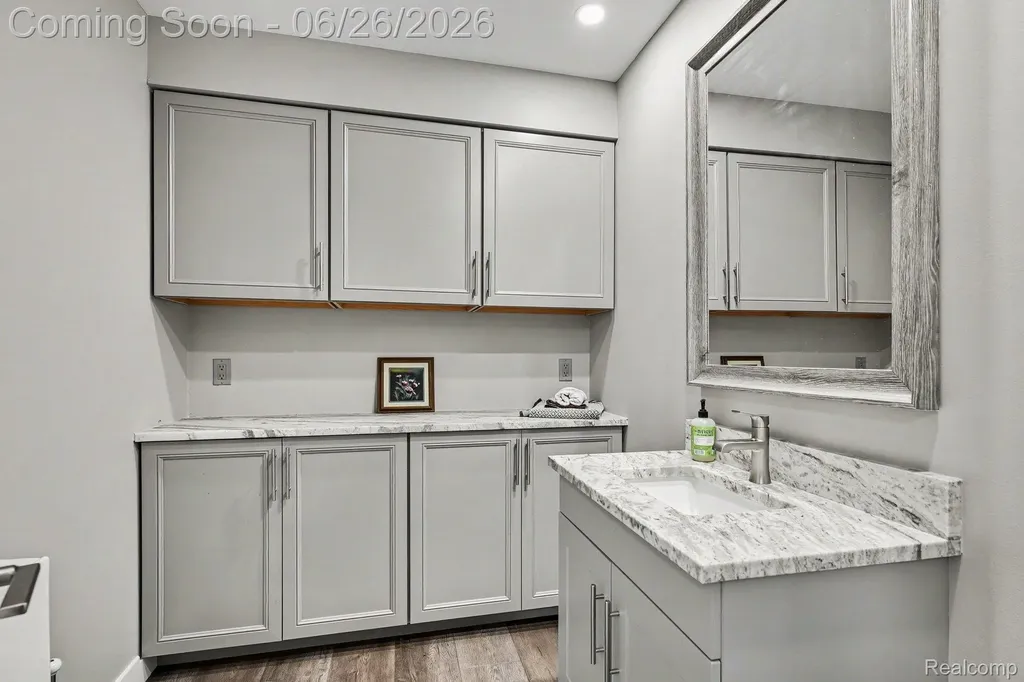2202 Elm Circle Shelby Charter Township MI 48316