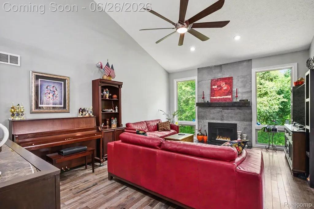 2202 Elm Circle Shelby Charter Township MI 48316