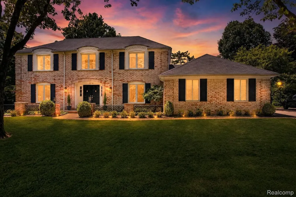 2574 Fox Chase Drive Troy City MI 48098