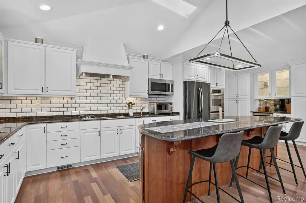 2574 Fox Chase Drive Troy City MI 48098