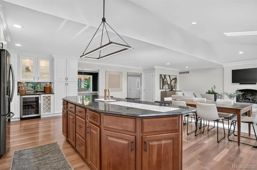 2574 Fox Chase Drive Troy City MI 48098