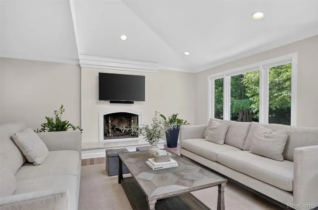 2574 Fox Chase Drive Troy City MI 48098