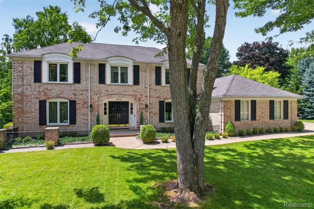 2574 Fox Chase Drive Troy City MI 48098