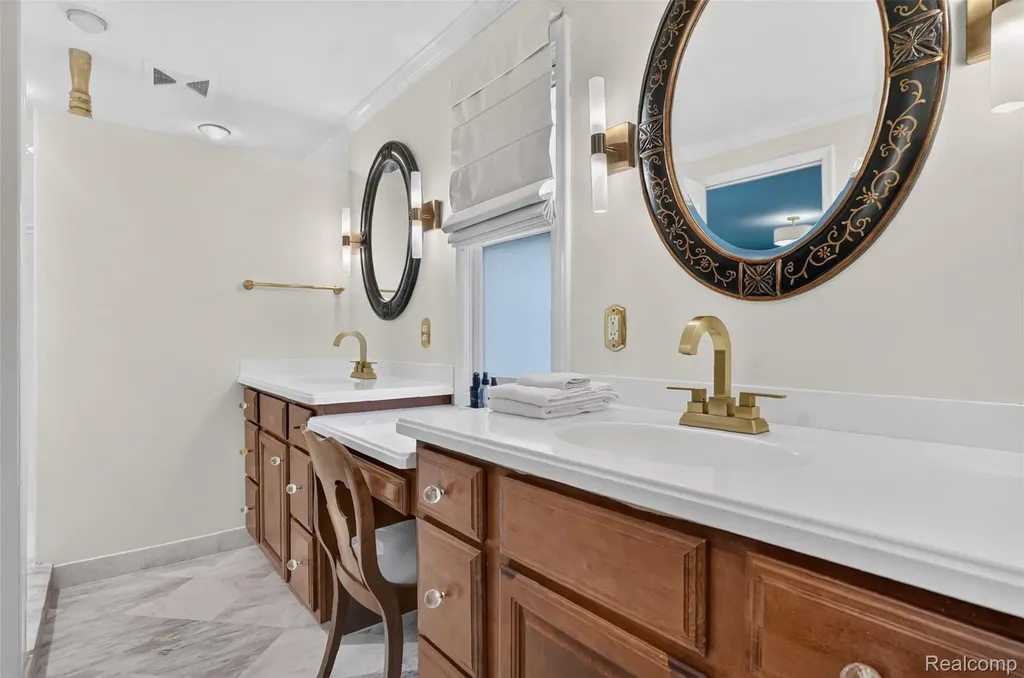 2574 Fox Chase Drive Troy City MI 48098
