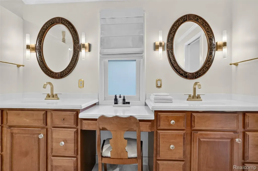 2574 Fox Chase Drive Troy City MI 48098