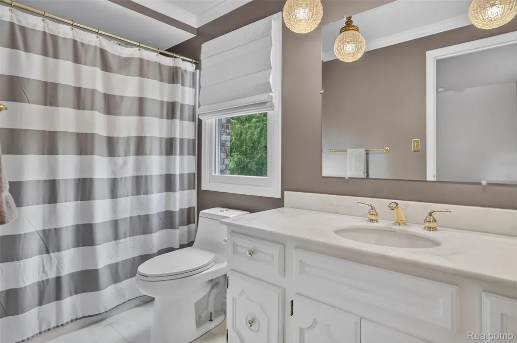 2574 Fox Chase Drive Troy City MI 48098