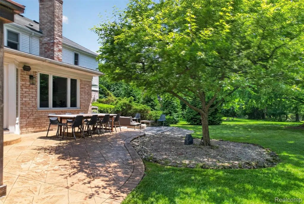 2574 Fox Chase Drive Troy City MI 48098