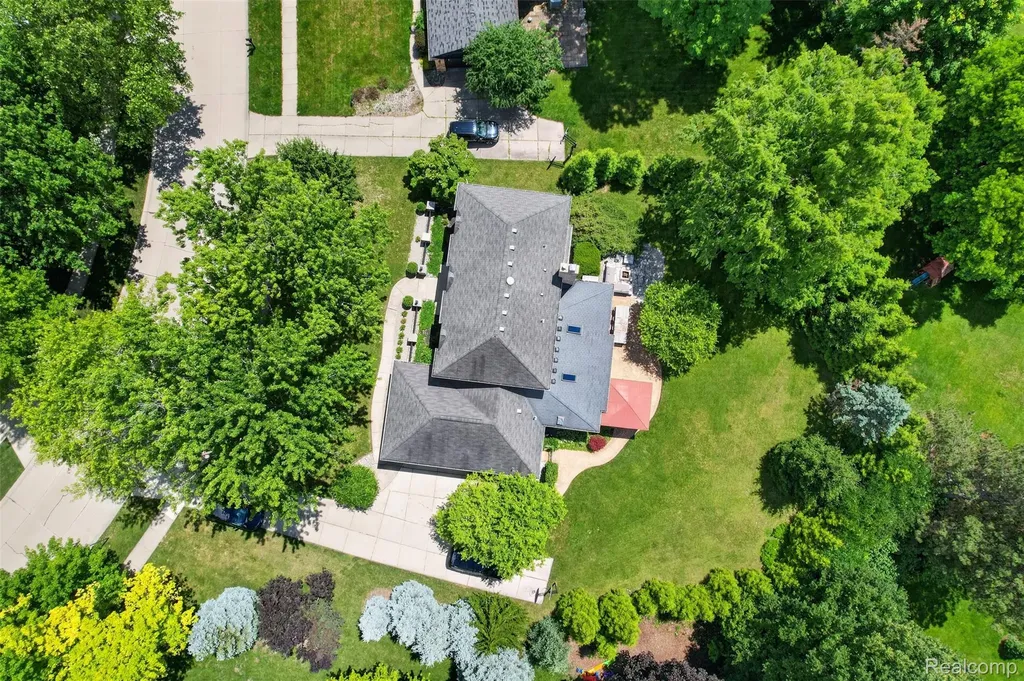 2574 Fox Chase Drive Troy City MI 48098